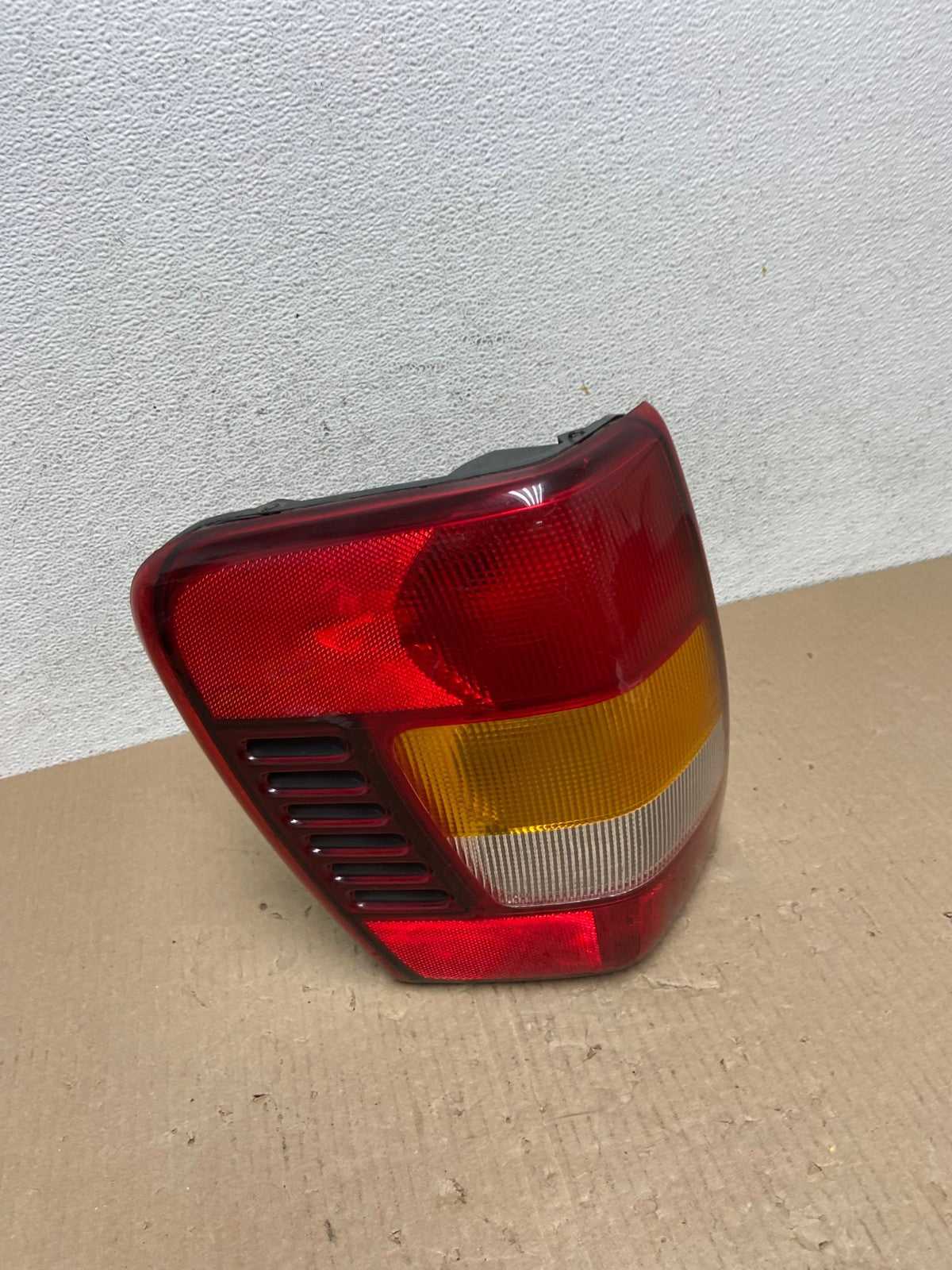1999 - 2004 Jeep Grand Cherokee WJ Left Driver Lh Tail Light AE9652 LK2