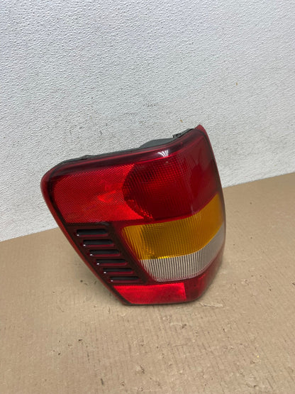 1999 - 2004 Jeep Grand Cherokee WJ Left Driver Lh Tail Light AE9652 LK2