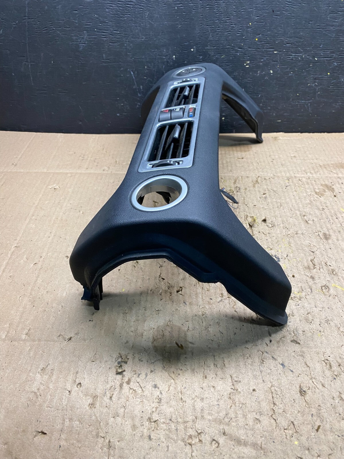 2010 2011 2012  Land Rover Range Rover Center Dash Air Vent Trim M8549 PS2