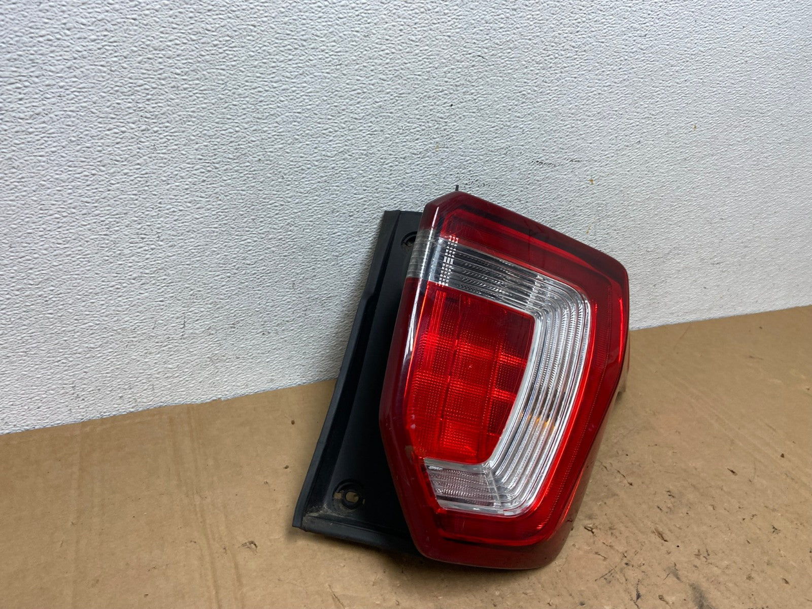 2016 -2019 Ford Explorer Right Passenger Side Rh Tail light AD3281 LK2