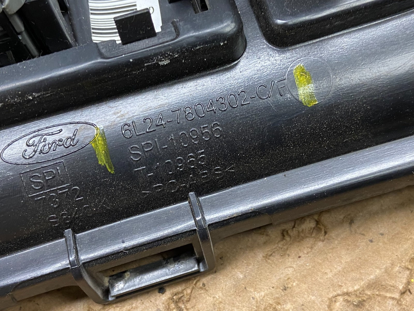2006 - 2010 Ford Explorer Radio Heater Climate A/C Control Bezel  Trim W2021  DG6