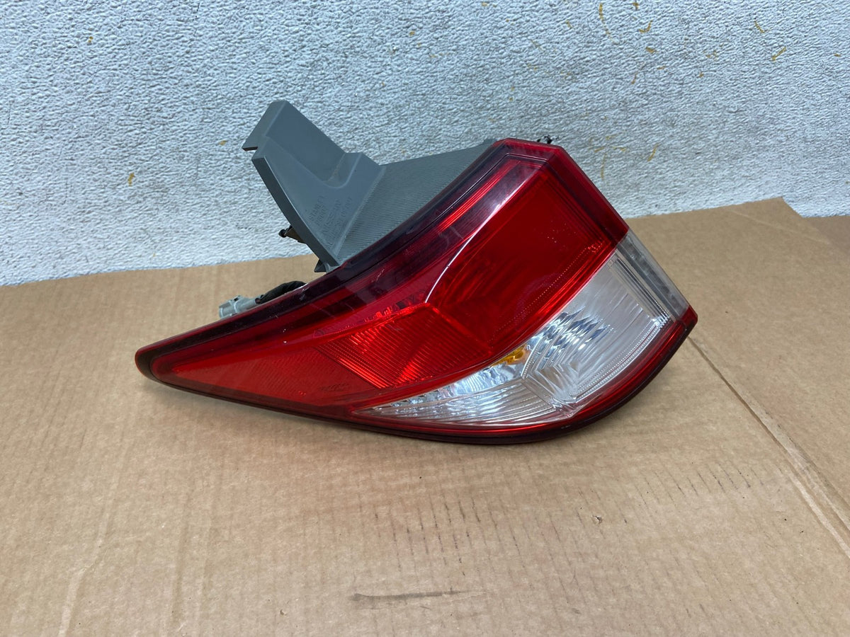 2011 to 2017 Nissan Quest Left Passenger LH Side Tail Light AI3766 LK0