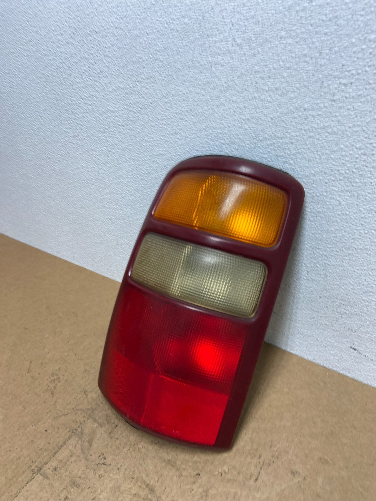 2000 - 2006 Chevrolet Suburban Tahoe Yukon Left Driver LH Tail Light AC3226 DW1