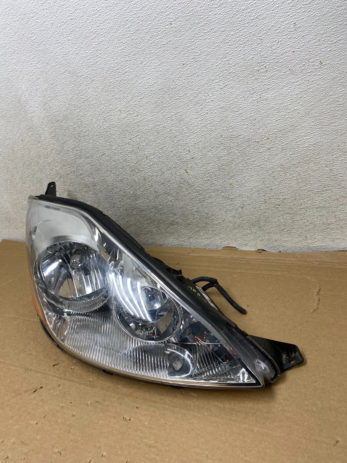 2006 to 2010 Toyota Sienna Right Passenger Rh Side Headlight Halogen AH8248 DW1