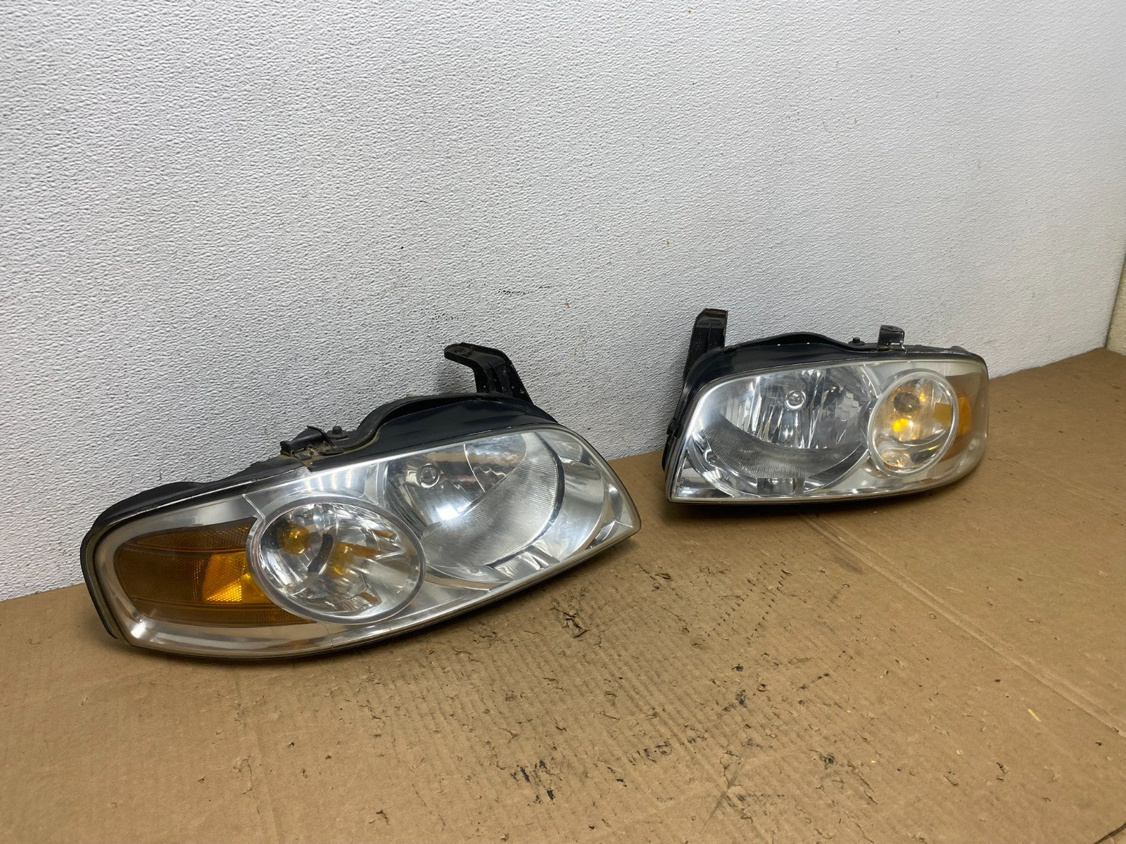 2004 - 2006 Nissan Sentra Halogen Left+Right Headlights AD2467 DW2