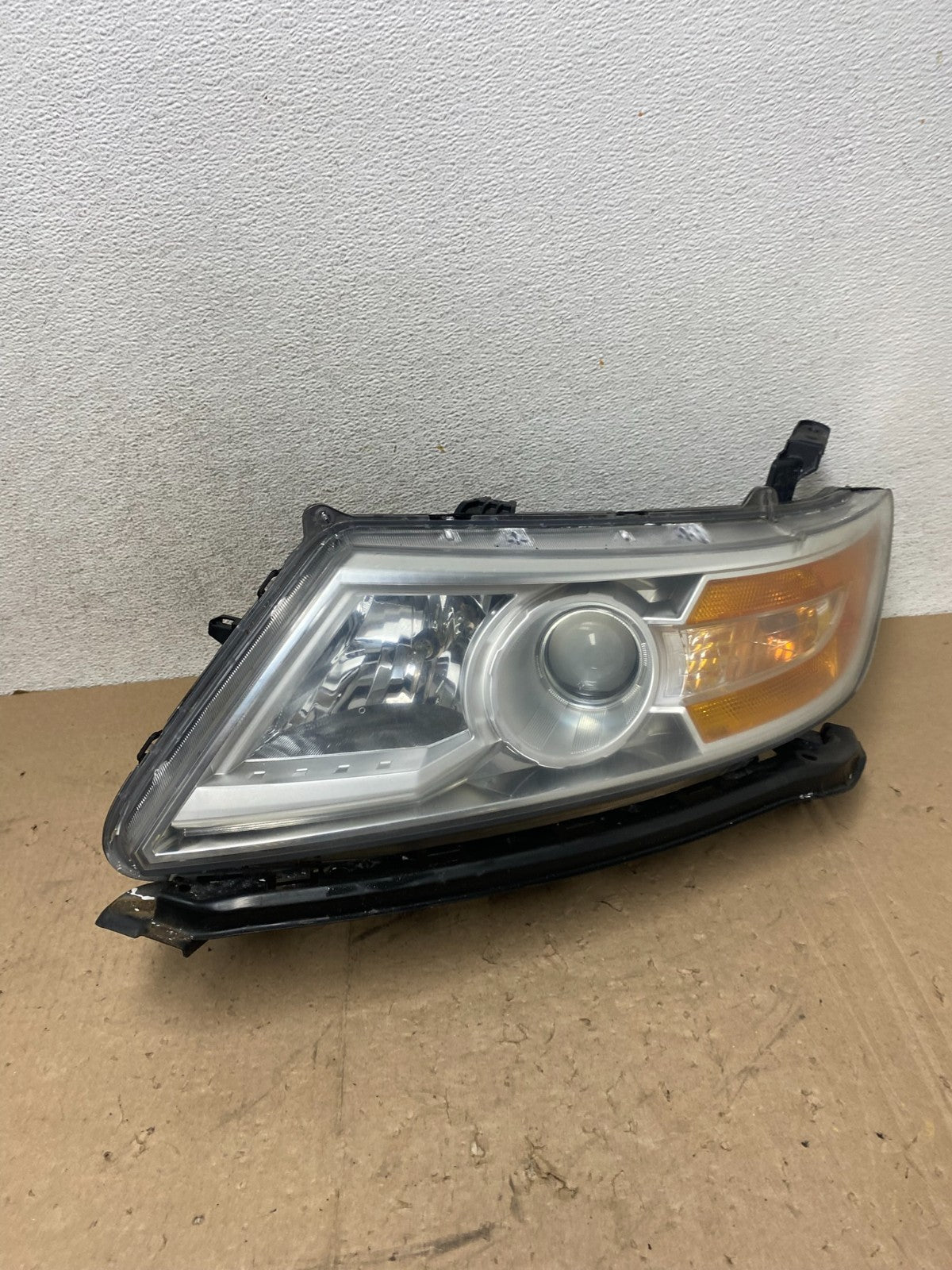 2011 to 2013 Honda Odyssey Front Left Driver LH Headlight Halogen AG5439 DW0