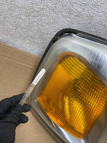 2002 to 2009 Gmc Envoy Right Passenger RH Side Headlight Halogen AH8259 DW4