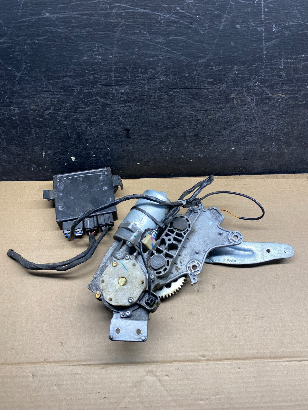 2009-2012 GMC Acadia Power Motor Liftgate Tailgate Control Module AI7504 DG0