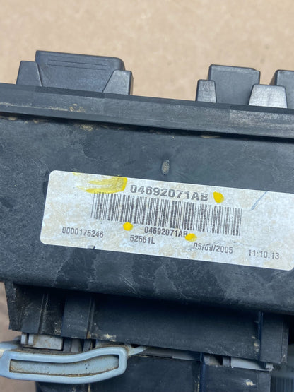 2005 Jeep Grand Cherokee BMC Body Module Power Fuse Box Relay Q2200 DG7