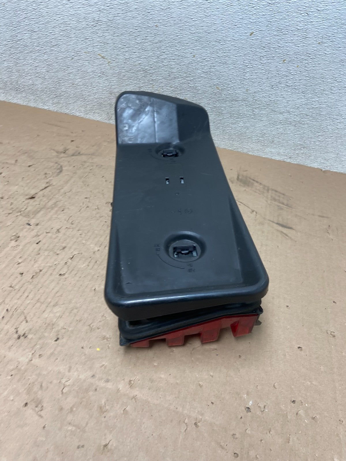 1986 to 1991 Mercedes-Benz W126 Right Passenger Side Tail Light Oem R5775 DW7