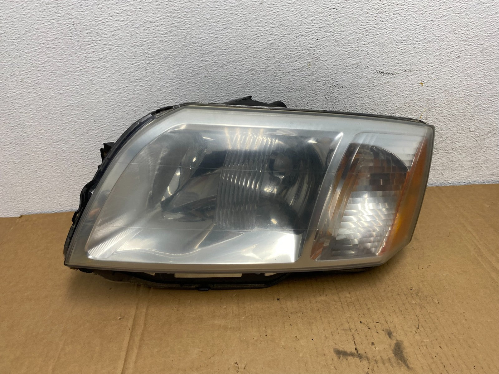 2004 - 2008 Mitsubishi Endeavor Headlight Left Driver Lh Side AD2672 DW0