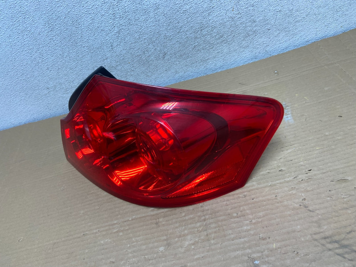 2007 to 2013 Infiniti G35 G37 Sedan Right Passenger Rh Tail Light AG8969 DW2