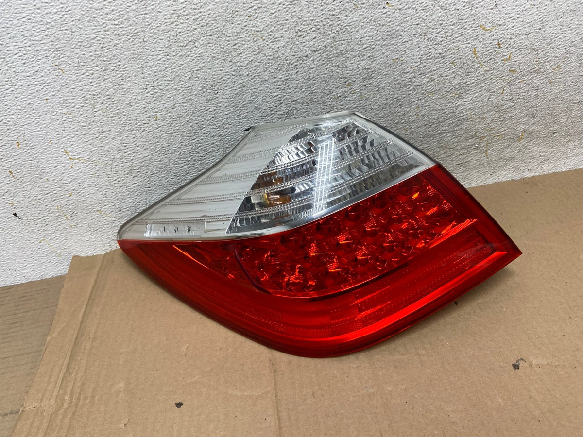 2009-2011 Hyundai Genesis Sedan Left Driver LH Tail Light AI1156 LK0