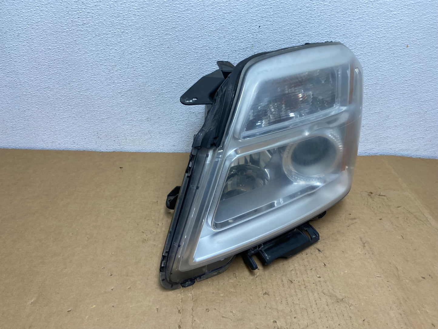 2010 to 2015 GMC Terrain Halogen Left Driver Lh Side Headlight AC8558 DW2
