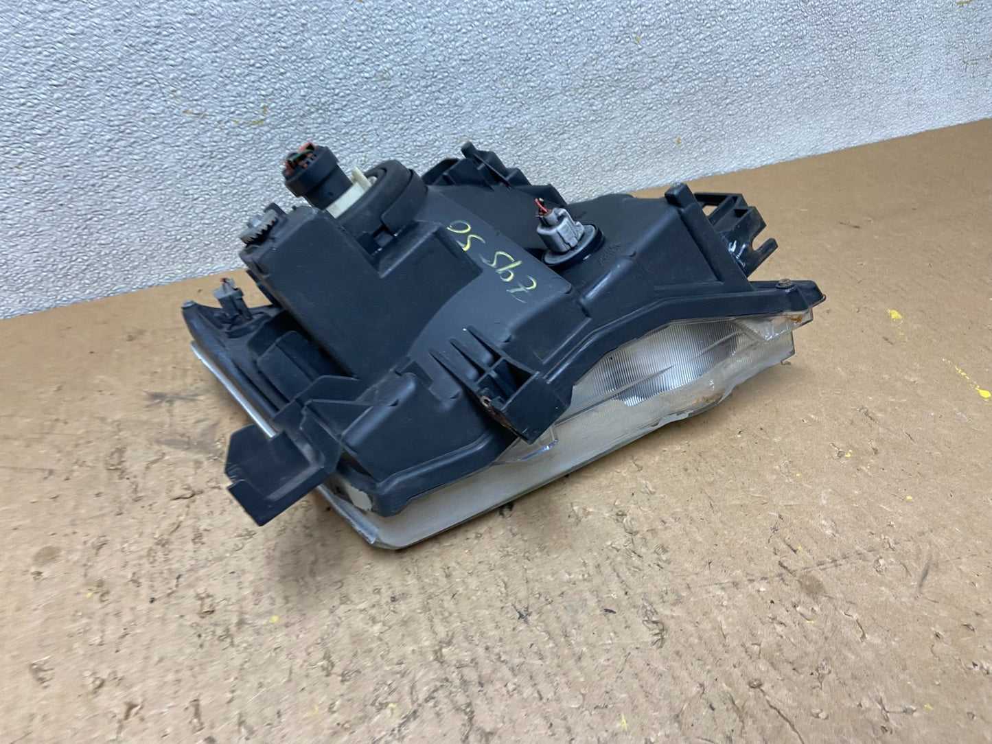 2005 - 2015 Nissan Xterra Driver Left LH Side Headlight Z9550 DW7