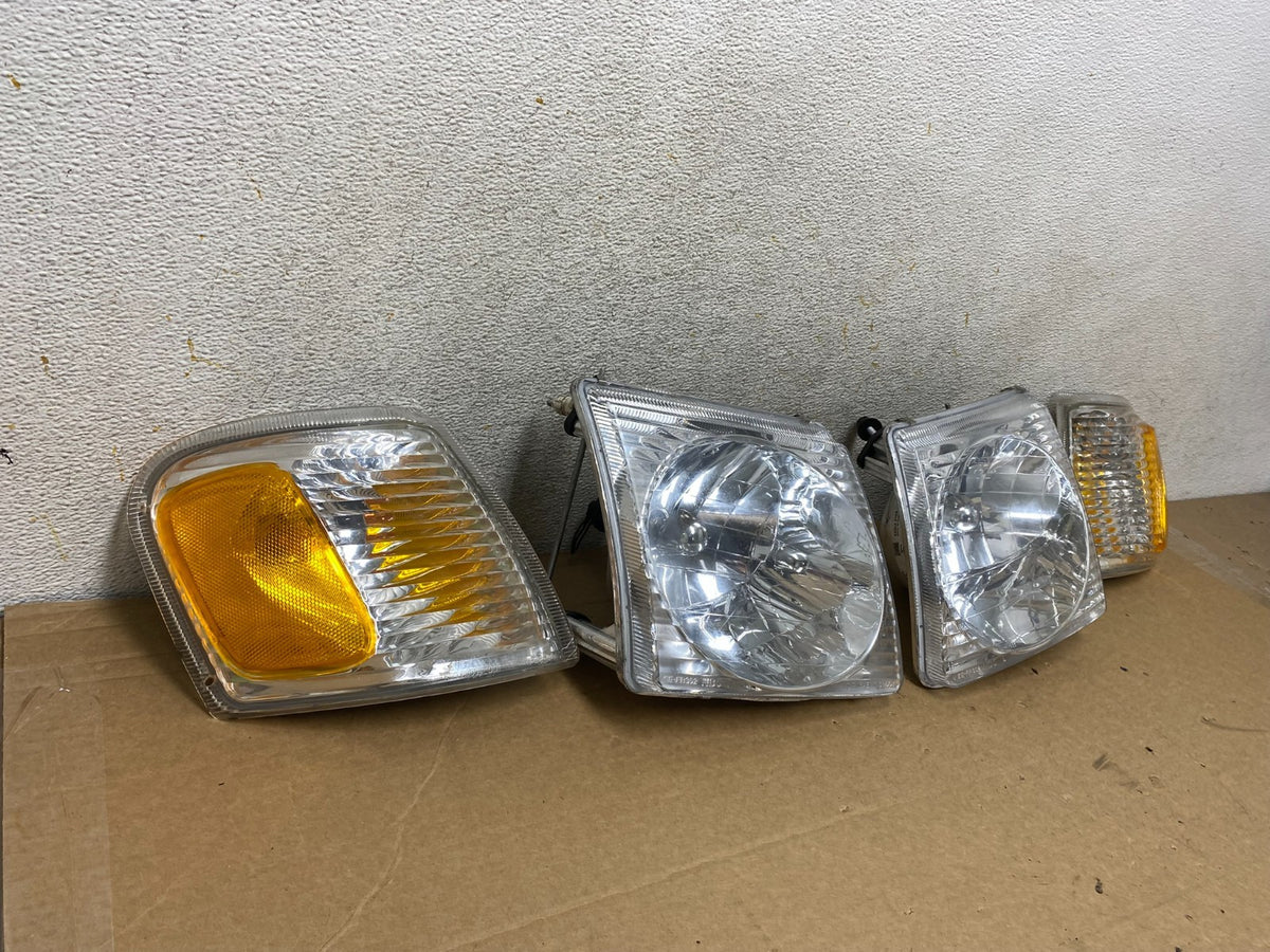 2001-2005 Ford Explorer Sport Trac Left+Right Turn Signal Headlight AH8246 DG1