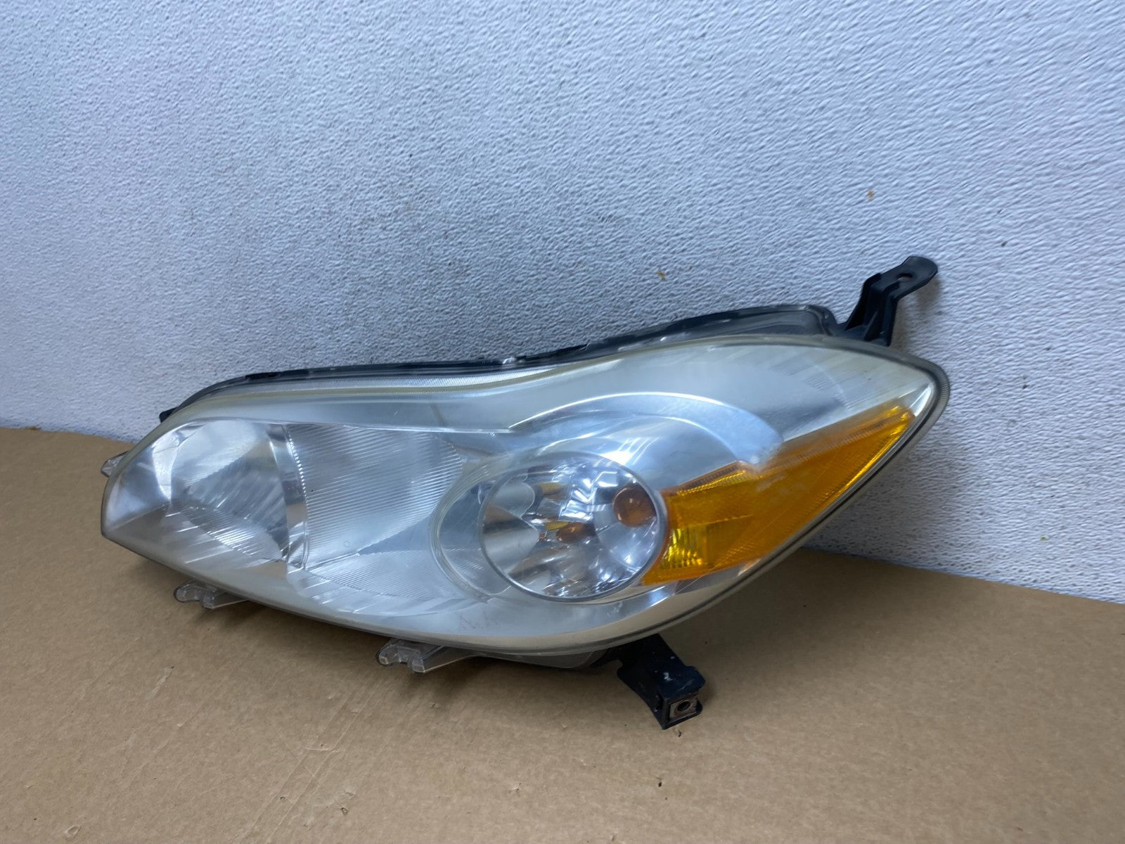 2009 to 2014 Toyota Matrix Left Driver LH Side Halogen Headlight AF7280 DW1