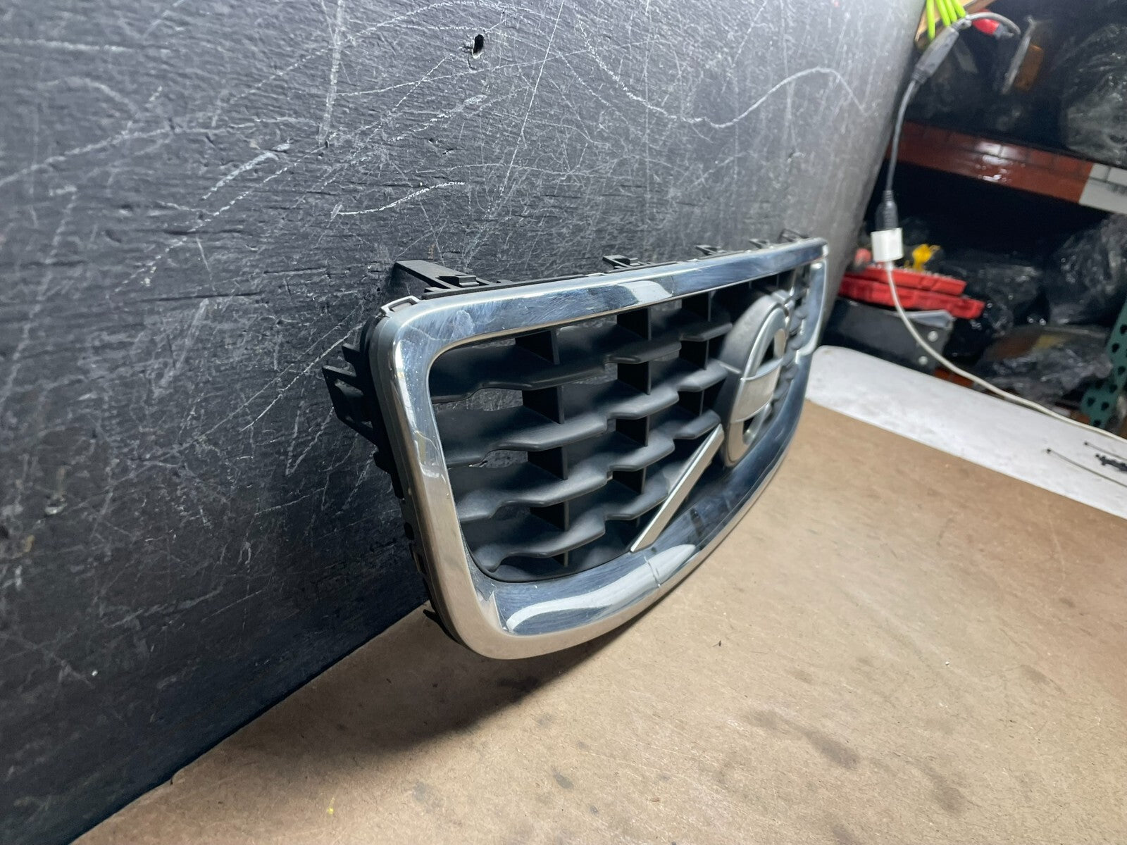 2011 2012 2013 Volvo C70 Front Upper Grill Grille L3865 DG Oem2