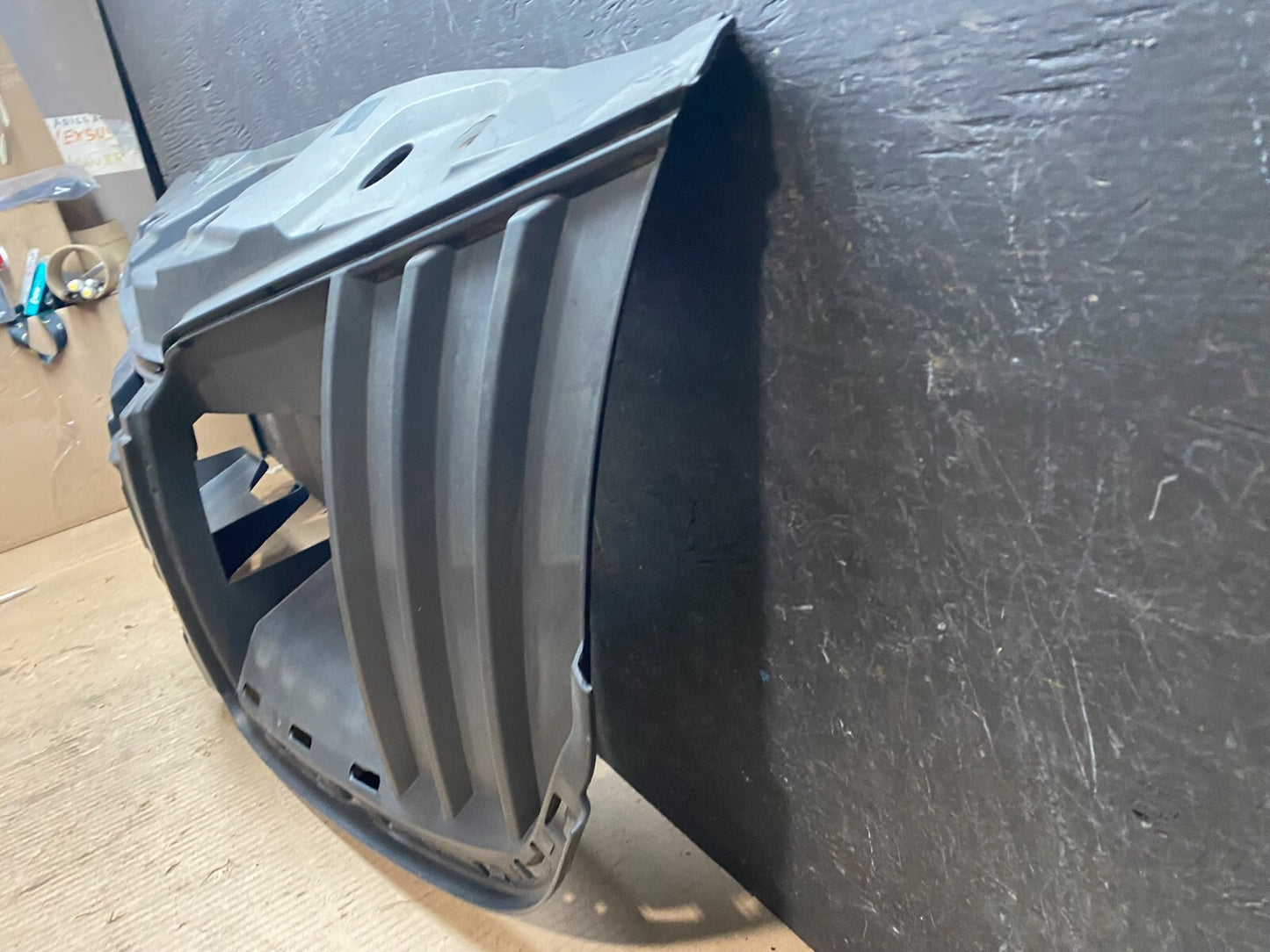 2010 to 2012 Lincoln MKT Grill Grille Support Panel i3449 OEM DG11