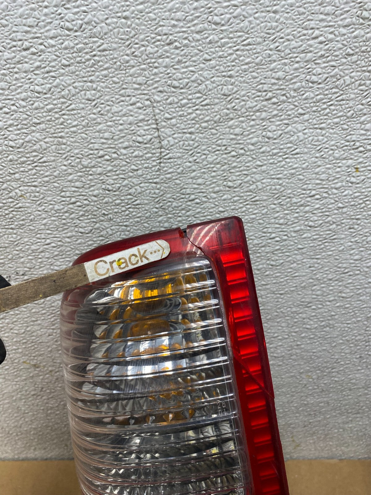 2000 to 2004 Isuzu Rodeo Left+Right Side Tail Lights OEM V6413 DW6