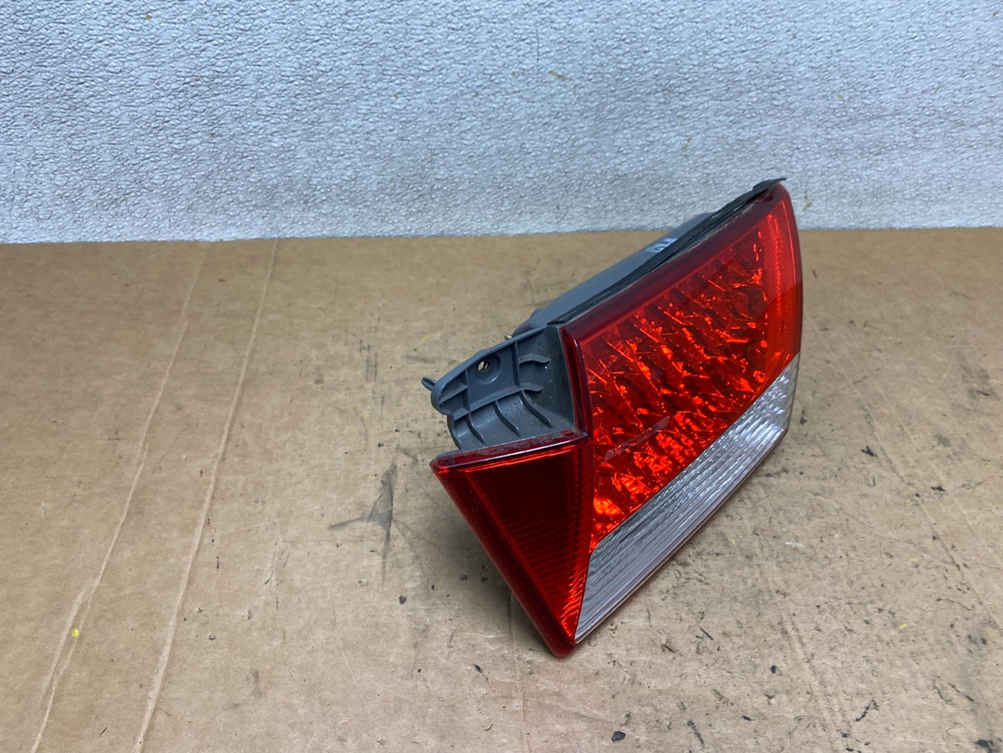 2006 2007 2008 2009 Hyundai Azera Right Passenger Inner Tail Light T3685 DW1