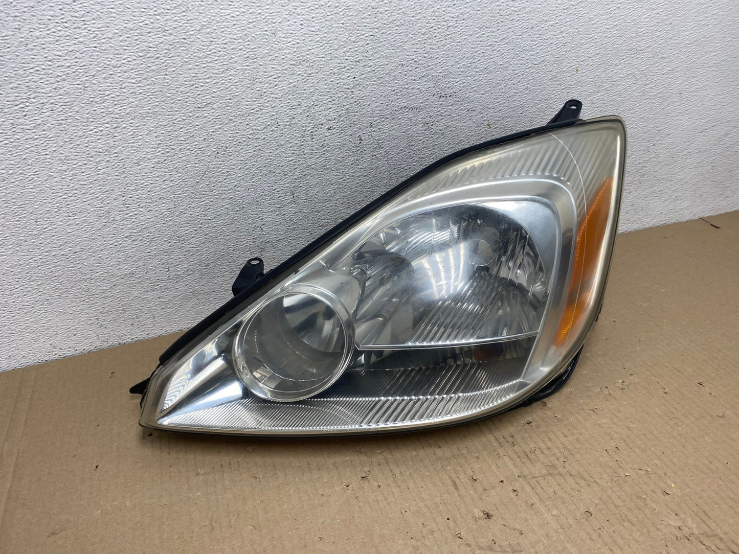 2004-2005 Toyota Sienna Left Driver LH Side Halogen Headlight AE9585 LK2