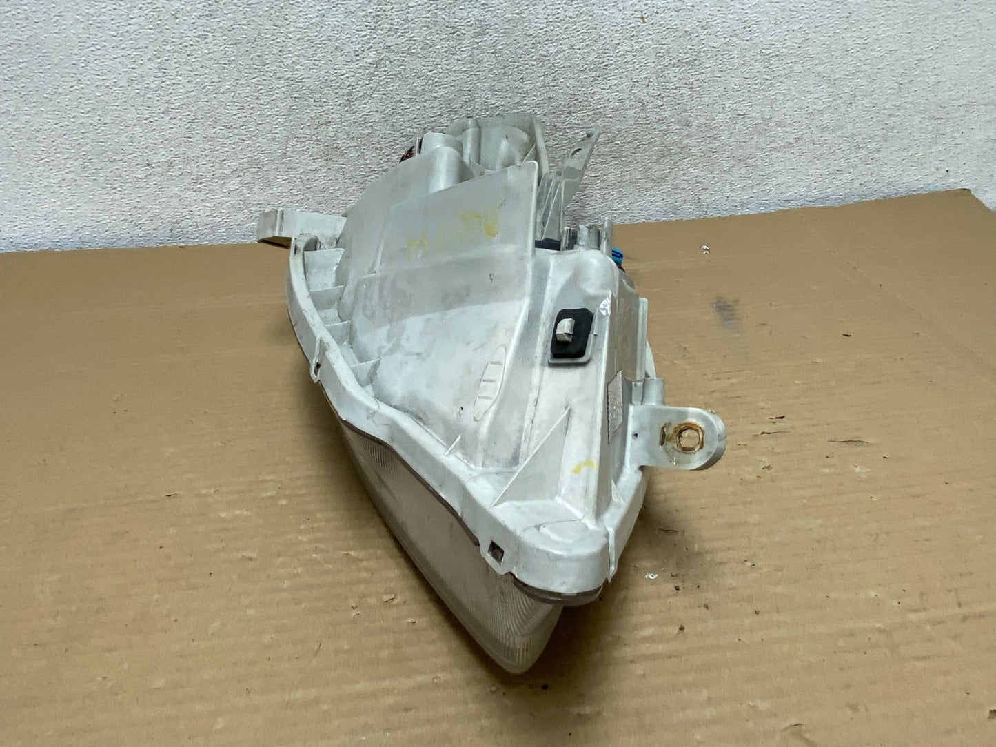 2003 to 2008 Toyota Matrix Left Driver LH Side Halogen Headlight AG8954 DW6