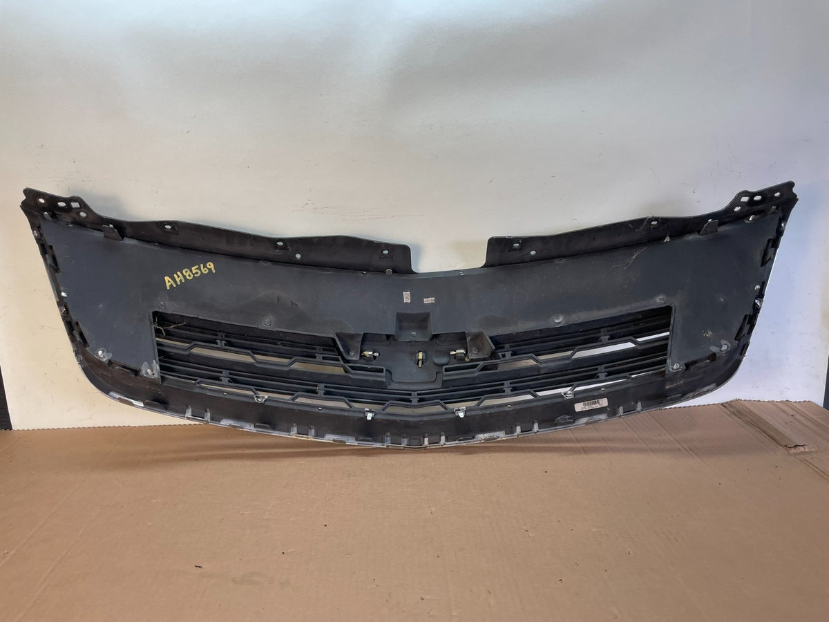 2013 to 2017 Chevrolet Traverse Front Upper Grill Grille AH8569 DG3