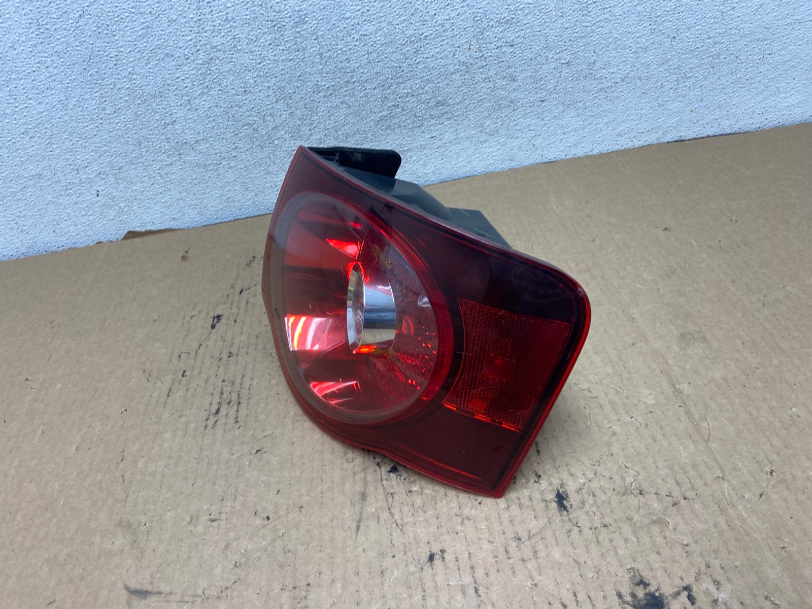 2008 2009 2010 Volkswagen Jetta Right Passenger RH Side Tail Light AG2127 LK1