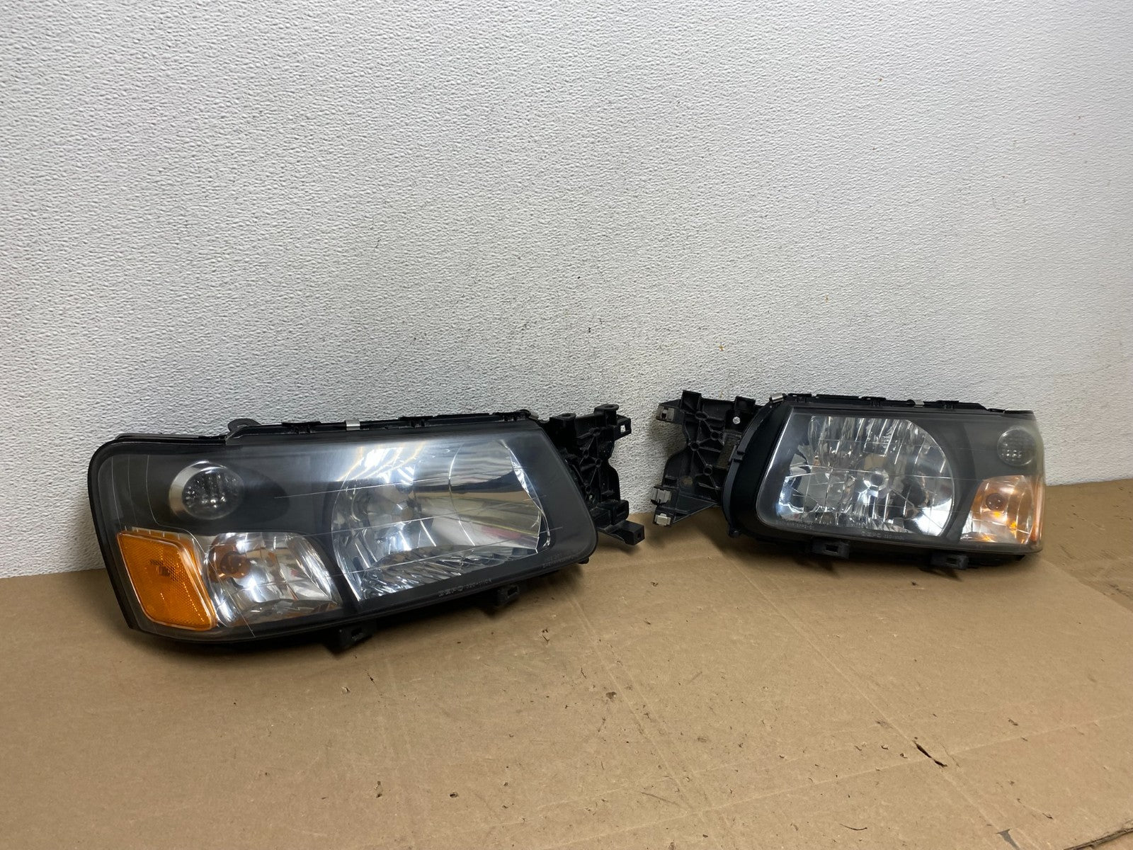 2003 2004 Subaru Forester Left+Right Headlights Halogen DEPO AE5075 DW2