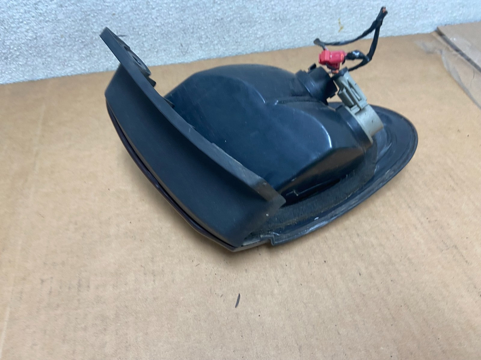 1998 to 1999 Ford Taurus Wagon Right Passenger RH Side Tail Light OEM R3386 DW5