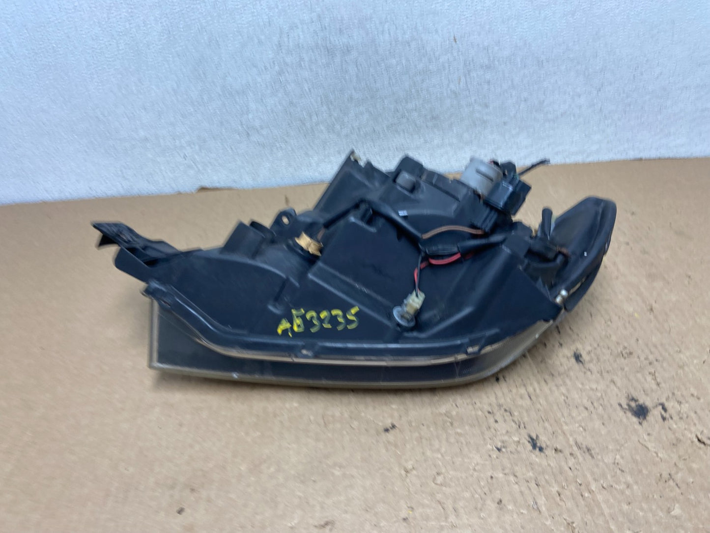 2003-2004 Mitsubishi Outlander Right Passenger Headlight AG3235 DW6