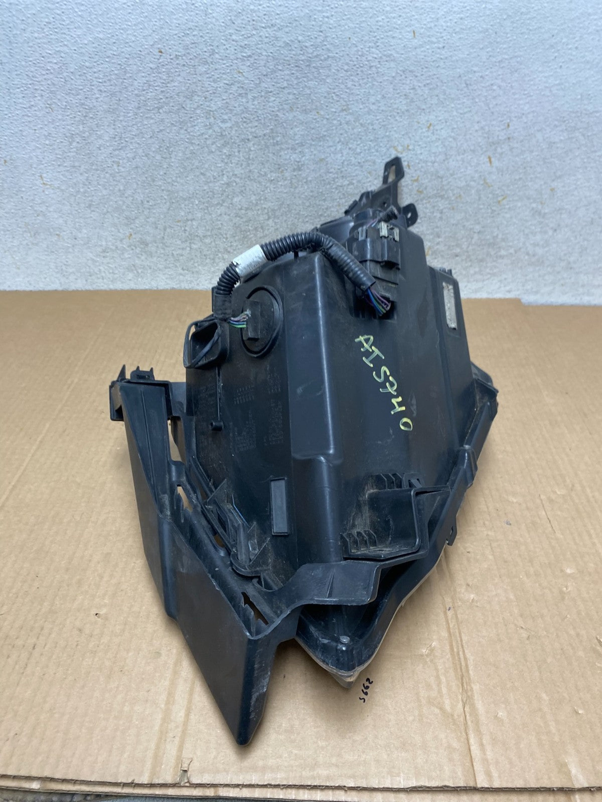Halogen 2010 to 2016 Cadillac SRX Left Driver LH Side Headlight AI5740 DW7