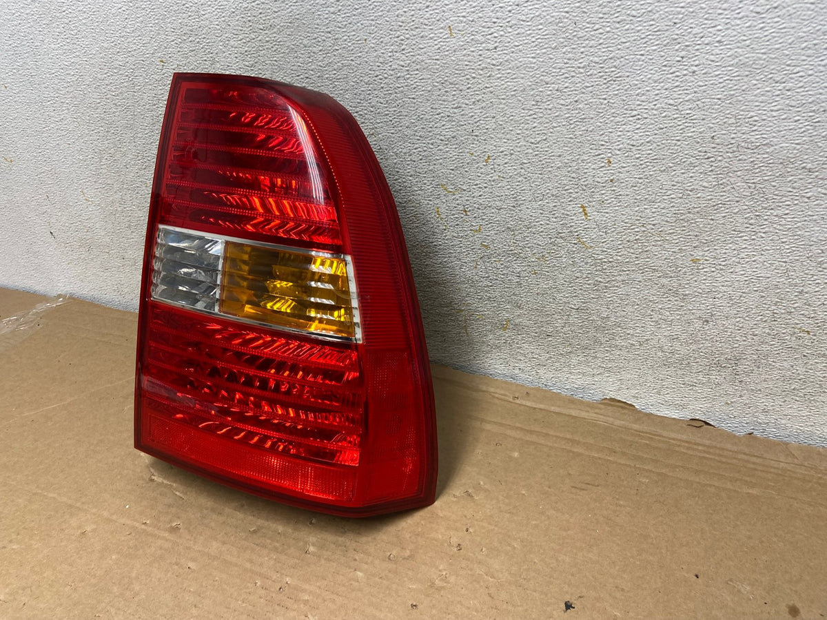 2005 to 2007 Kia Sportage Right Passenger Side RH Side Tail Light AH8323 LK2
