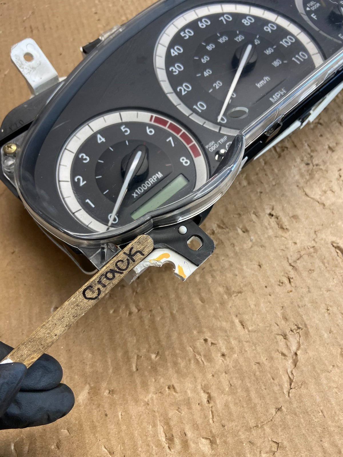 2004 2005 Toyota Sienna Speedometer Cluster Gauge AE4306 DW4