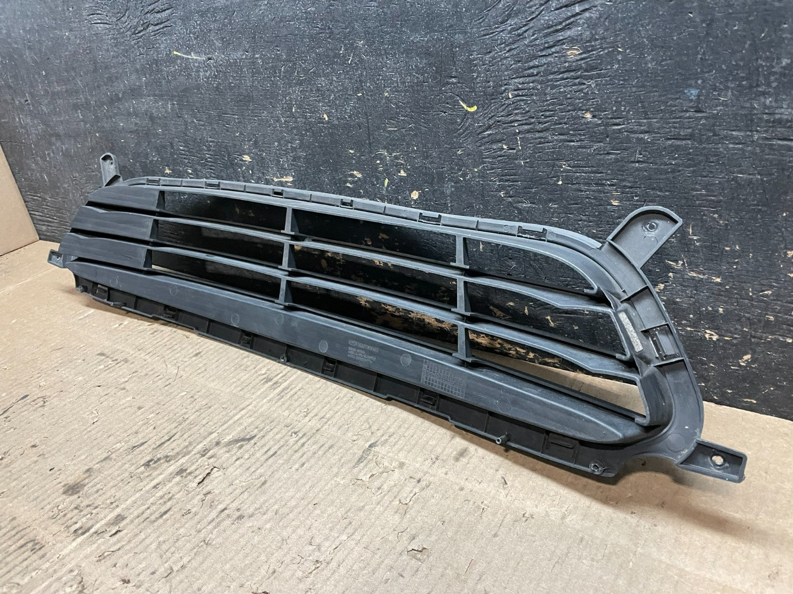 2012 to 2014 Hyundai Accent Front Bumper Lower Center Grille Y1210 DG5