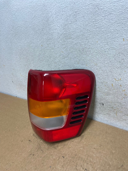 1999-2004 Jeep Grand Cherokee WJ Right Passenger Rh Tail Light AI3617 LK1