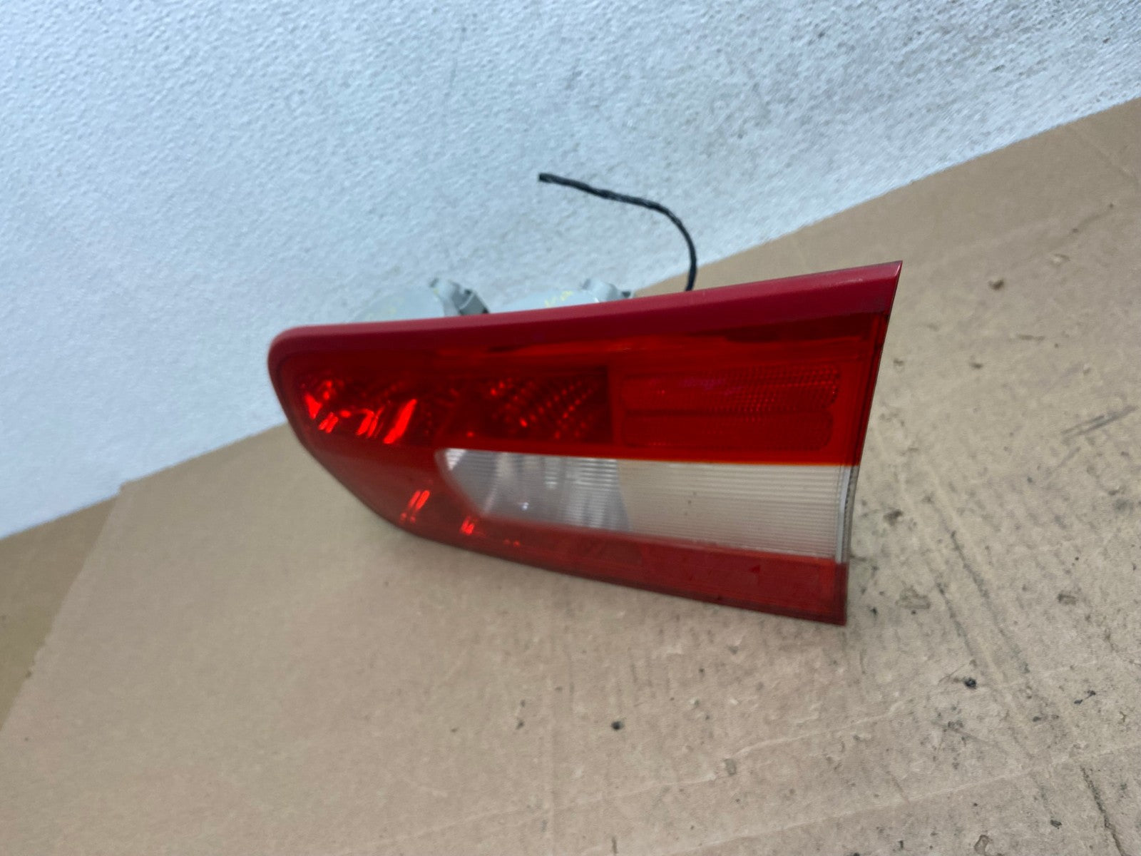 2007-2009 Lincoln Zephyr MKZ Right Passenger Side Tail Light Inner AE6110 LK1