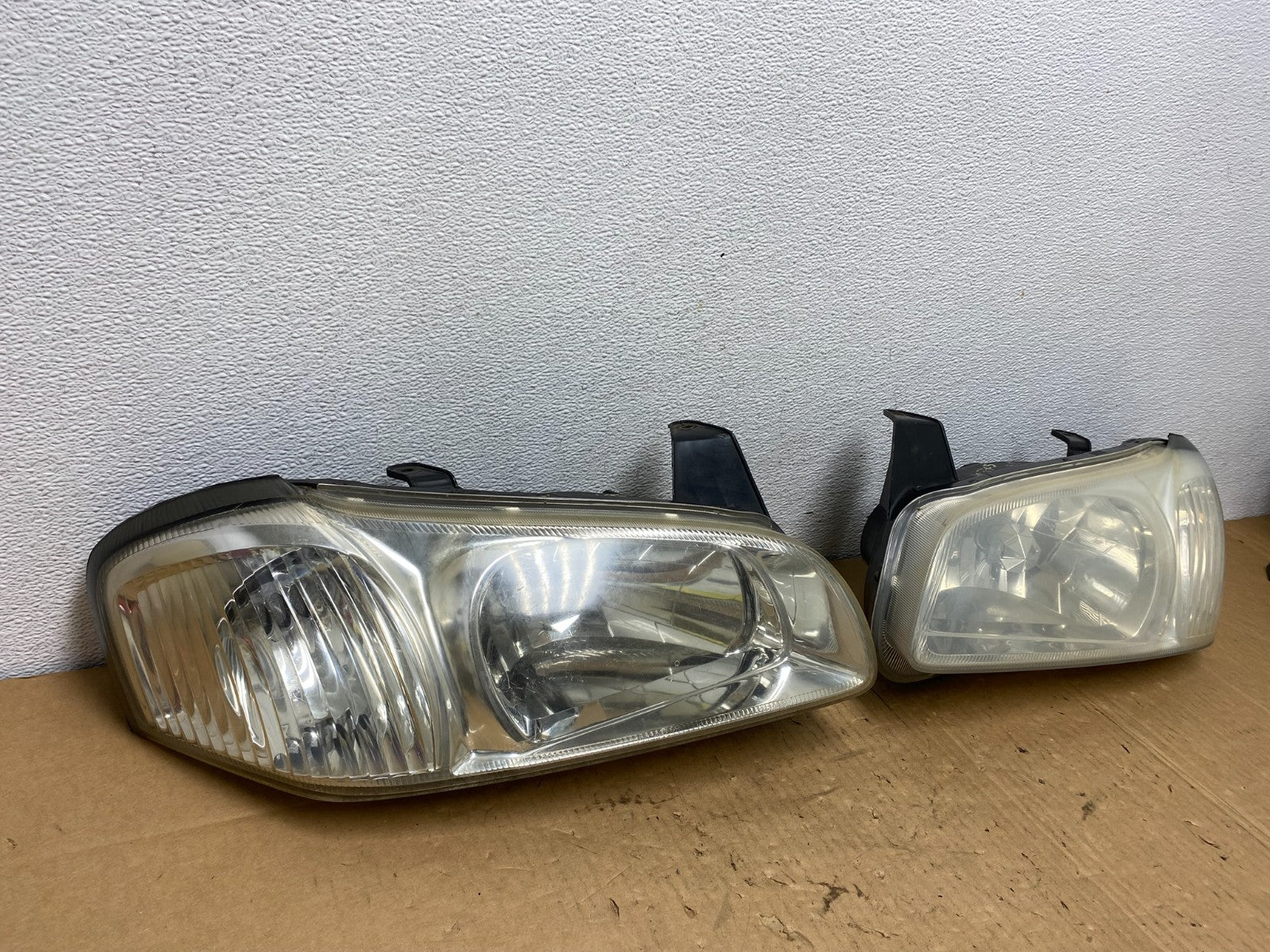 2000 to 2001 Nissan Maxima Left+Right Side Set Halogen Headlights AC7705 DW2