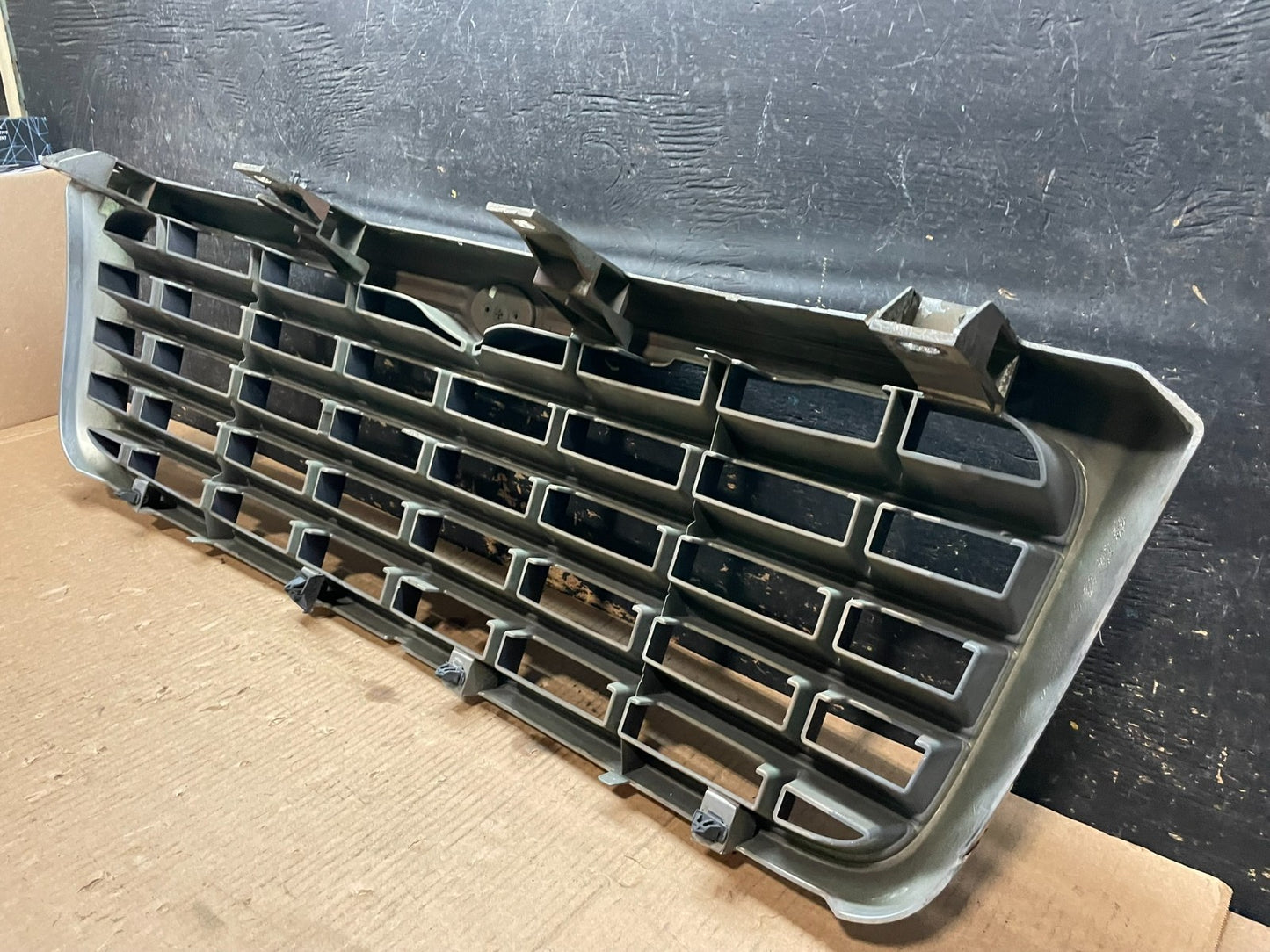 2007 2008 2009 Chrysler Aspen Front Radiator Upper Grill Grille Oem y9625 DG7