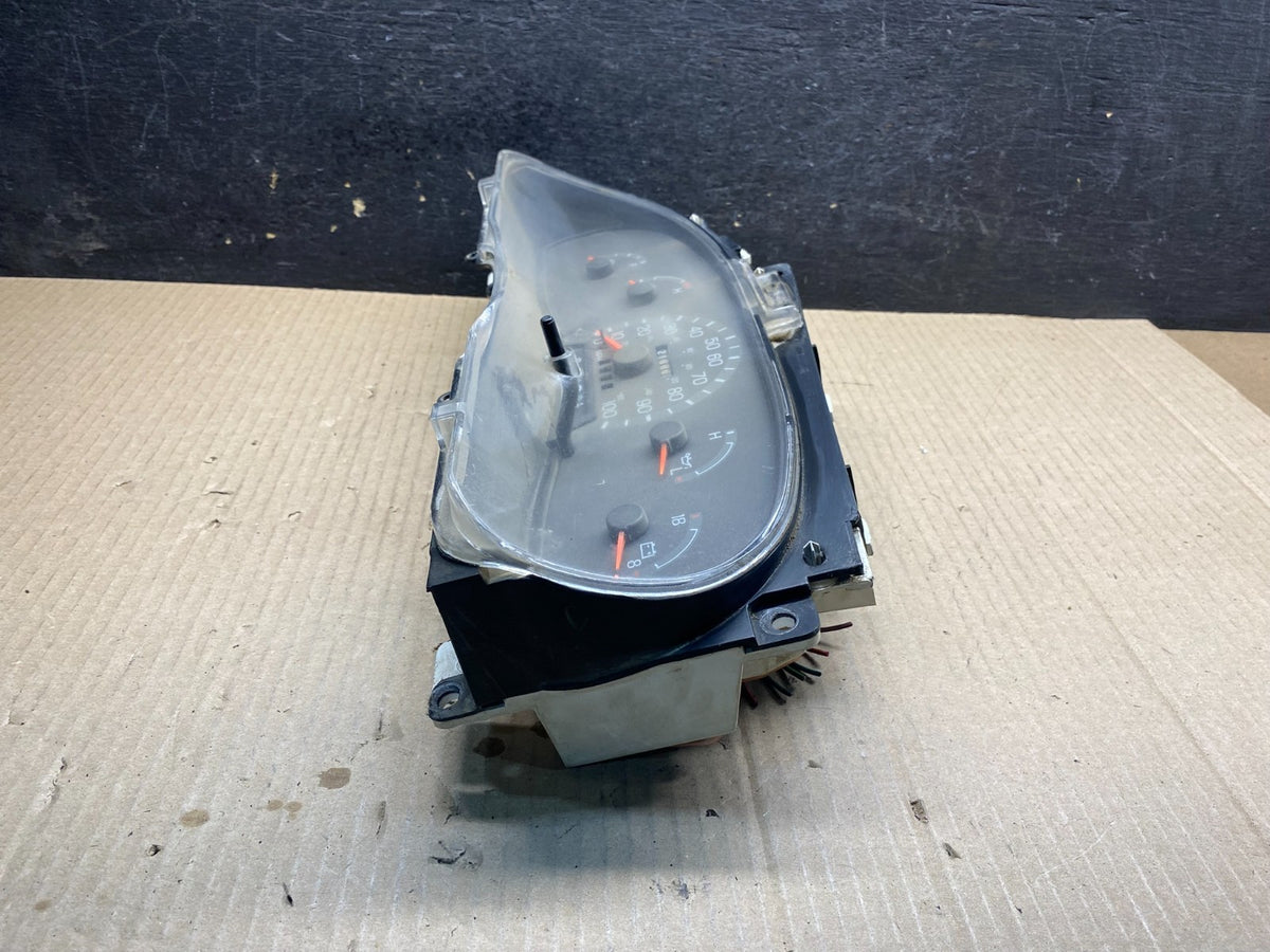 2001 - 2002 Ford Econoline E250 E350 Van Speedometer Instrument Cluster AI4863 D2