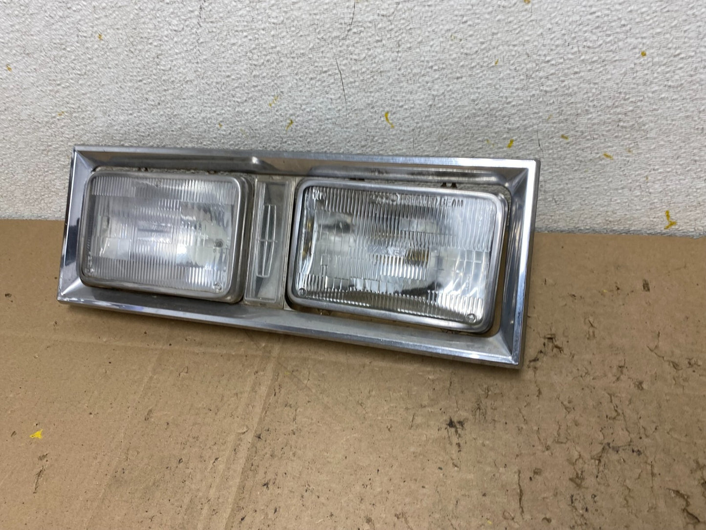 1980 to 1989 Lincoln Town Car Left Or Right HeadLight E0VB-130520-AH N39601