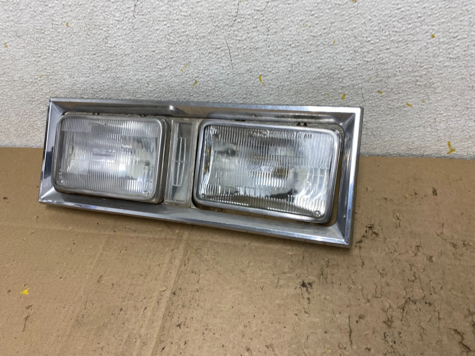 1980 to 1989 Lincoln Town Car Left Or Right HeadLight E0VB-130520-AH N39601