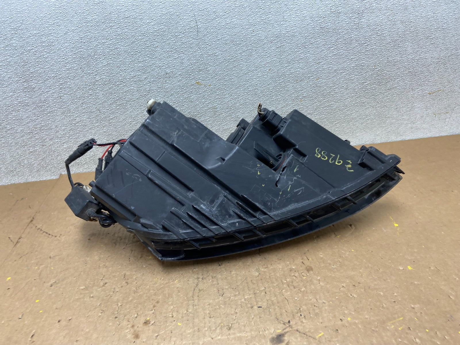 2011 to 2014 Volkswagen Jetta Left Driver LH Headlight Halogen Z9288 DW10