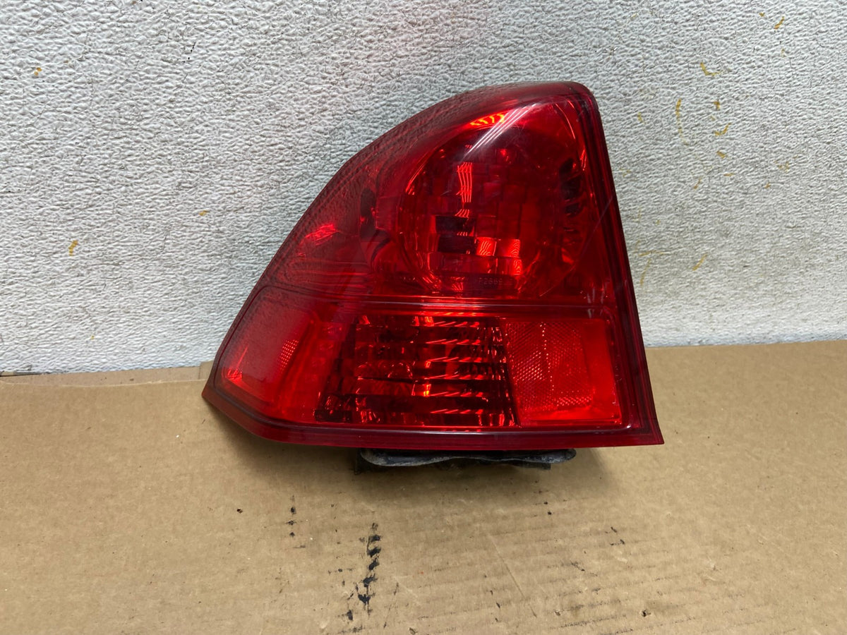 2003 2004 2005 Honda Civic Sedan Left Driver LH Side Tail Light AH7815 LK0