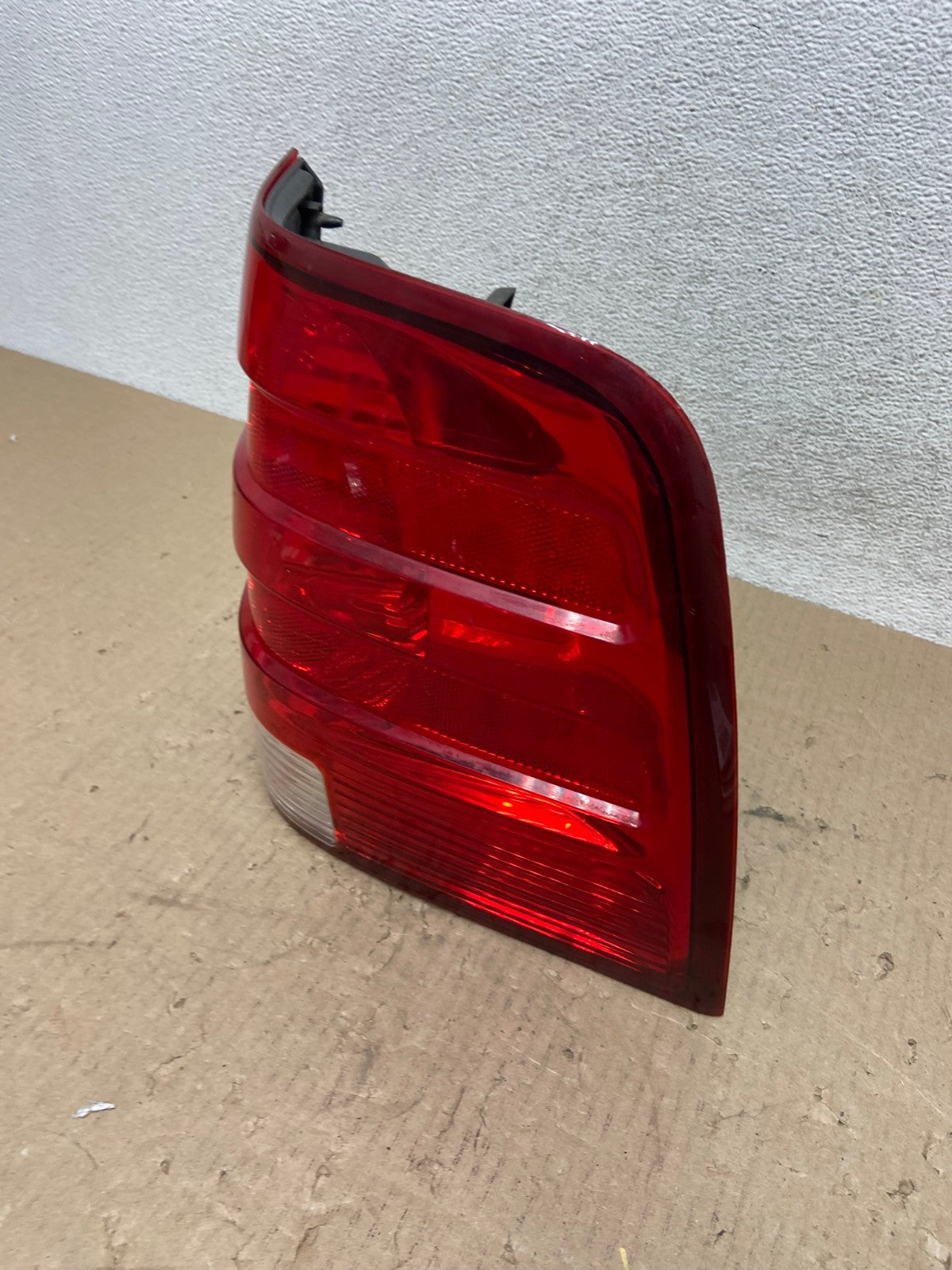 2003 2004 2005 2006 Ford Expedition Right Passenger Rh Tail light AG6544 LK1