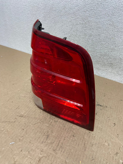 2003 2004 2005 2006 Ford Expedition Right Passenger Rh Tail light AG6544 LK1