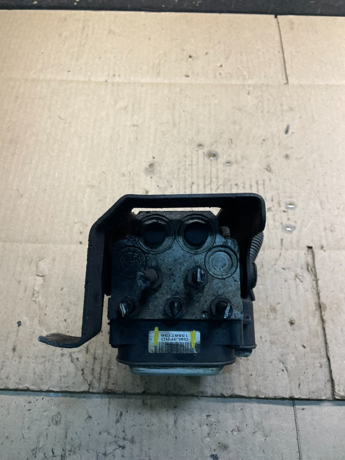 2004-07 Chevrolet Express ABS Pump Control OEM 13567136 Module v9085 DG4