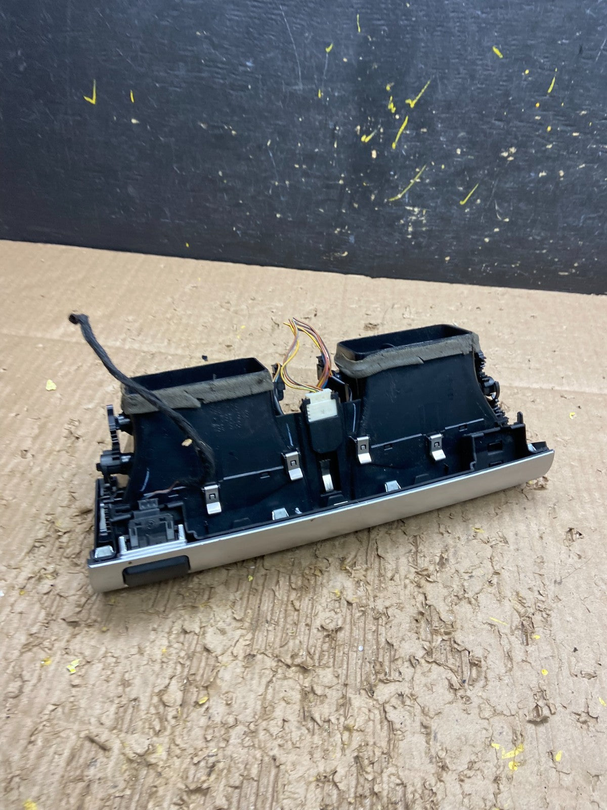 2007 to 2013 BMW X5 X6 Center Console Dash Air Vent OEM V7953 DG4