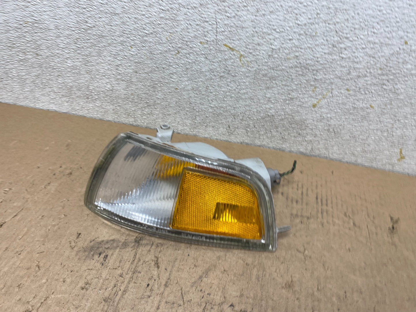 1997 to 2001 Mitsubishi Mirage Left Driver LH Turn Signal OEM Q2764 DG1